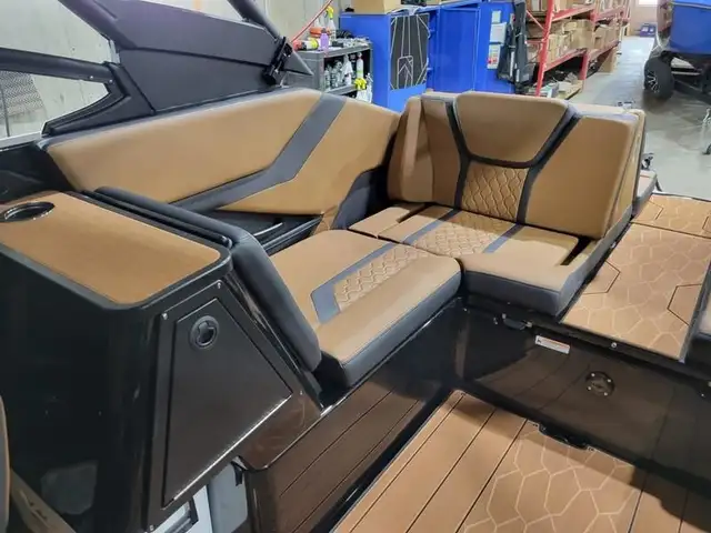 2025 Yamaha Boats 255XD in Powerboats & Motorboats in Saskatoon - Image 15