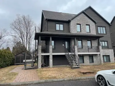 Superbe 4 1/2 style condo à louer Ave. Lapierre Août