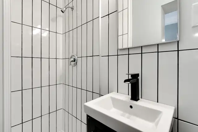 1 Bed / 1 Bath Main Floor Apartment for Rent in London, ON: $1,1 in Long Term Rentals in London - Image 13