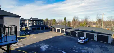 POUR LE 1ER JUILLET 2025 Superbe grand 5-1/2 à aire ouverte style condo, très moderne avec garage et...