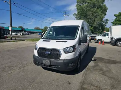 Perfect Auto CLEAN CARFAX - FACTORY WARRANTY - MEDIUM ROOF - ﻿148 WHEEL BASE - 360 CAMERA - NAVIGATI...