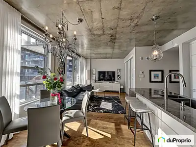 Découvrez ce magnifique condo récemment rénové et avec garage (stationnement intérieure chauffé) un...