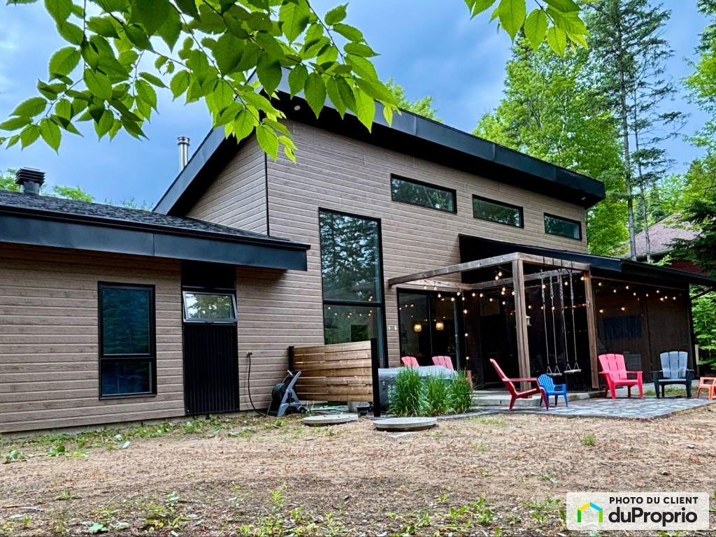 $685,999 - Bungalow for sale in St-Donat — photo 1
