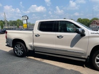2023 Chevrolet Silverado 1500 High Country 4x4 Crew Cab with the 3.0L Duramax Diesel and 76,202 km!... (image 4)