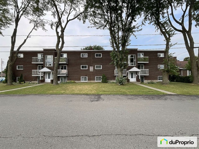 $1,800,000 - 6 units or more for sale in Victoriaville — photo 1