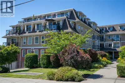 Located on the quiet, private side of the desirable Viewmont Heights 55+ building, this bright and s...
