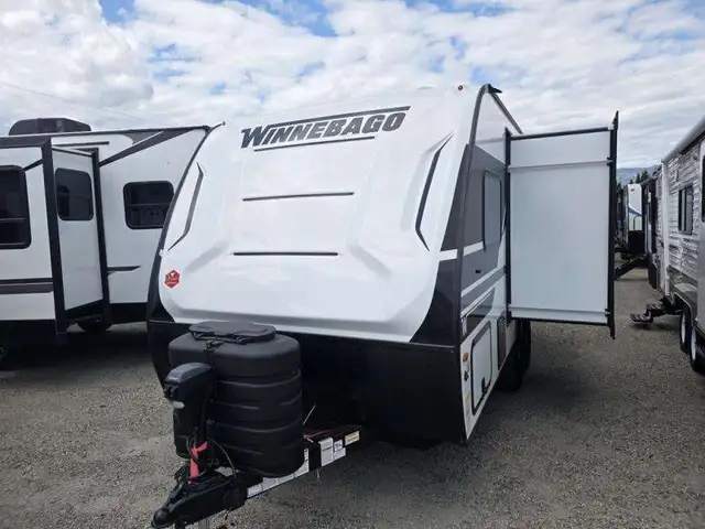 2025 Winnebago Micro Minnie 1821FB in Travel Trailers & Campers in Penticton - Image 2