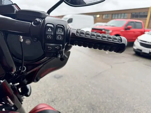 2019 Harley-Davidson Street Glide Special **CUSTOM PAINT** **CAN in Sport Touring in Markham / York Region - Image 34