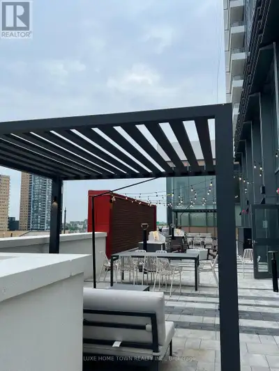Welcome to this luxurious 675 sq ft 1 Bed + Den condo, perfectly situated in the highly sought-after...