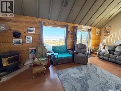 Experience the perfect year-round escape in this spacious, move-in-ready 3 bed/2 bath 1216sqft lakef...