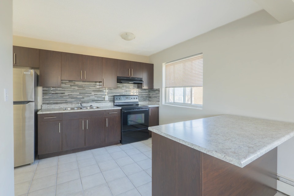 Comfortable, pet-friendly apartments with modern suites | Book a | Long ...