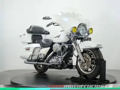 Ready to cruise this Pearl White Road King features Hard Side Cases and Trunk, Engine Guards, Floor...