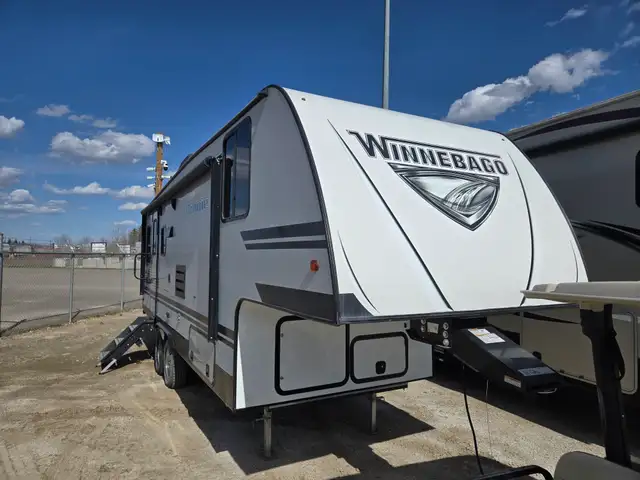 2020 Winnebago MICRO MINNIE 2405 RL in Travel Trailers & Campers in St. Albert - Image 3