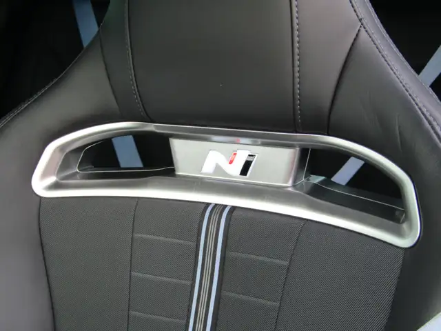 2022 Hyundai Veloster N N POWER 2.0L Turbo / Tech / Carplay / Na in Cars & Trucks in Calgary - Image 5