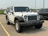 3.6L V6 engine with manual transmission - 4x4 drive for all-terrain capability - Cloth interior with... (image 1)