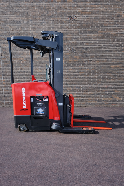 Keywords: Raymond forklift, double deep reach forklift, 3-stage mast forklift, 3200 lbs capacity, 18...