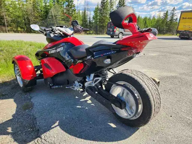 2009 CAN-AM Spyder SE 1000 in Street, Cruisers & Choppers in Thetford Mines - Image 7