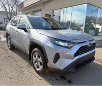 **CARS TRUCKS SUV 4X4 VAN AWD EDMONTON FINANCING AVAILABLE EASY FINANCING ** 2022 TOYOTA RAV4 LE HYB... (image 3)