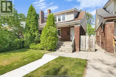 Welcome to 1374 Goyeau. This recently updated 2-bed, 1-bath main unit is ideal for small families, s...