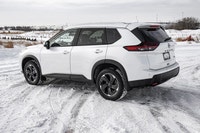 Turbocharged,Pass-Through Rear Seat,Driver Illuminated Vanity Mirror,Requires Subscription,Smart Dev... (image 1)