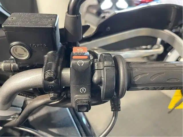 2008 Honda Varadero CLEAN BIKE/CERTIFIED/GIVI SADDLEBAGS/FINANCE in Sport Touring in North Bay - Image 18