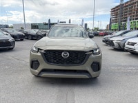 Le Mazda CX-70 Premium 2025 est un VUS intermédiaire haut de gamme qui se démarque par son design él... (image 3)