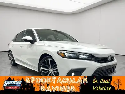 LEATHER SEATS, SUN/MOONROOF, NAVIGATION SYSTEM, ADAPTIVE CRUISE CONTROL, BLIND SPOT MONITOR Unveil a...