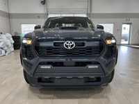 Turbocharged,Tow Hitch,Four Wheel Drive,Power Steering,4-Wheel Disc Brakes,Brake Assist,ABS,HD Radio... (image 2)