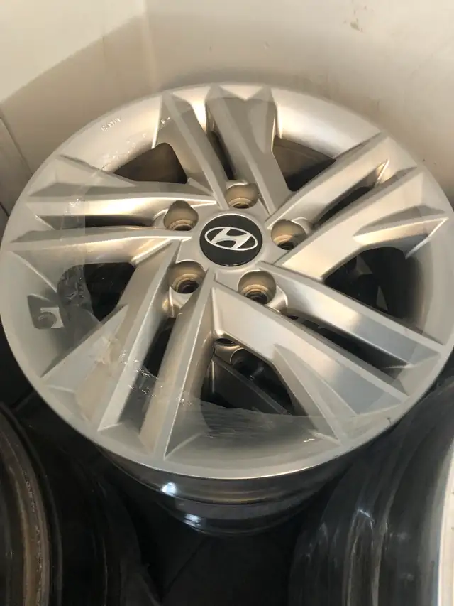4 mags Hyundai 16 pouces a vendre in Tires & Rims in Laval / North Shore - Image 2