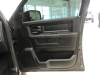 RAM 1500 CLASSIC 2019 EXPRESS NIGHT EDITION V8 5.7 LITRES HEMI 4X4 CREW-CAB BOITE 5.7 PIEDS TOUT ÉQU... (image 9)