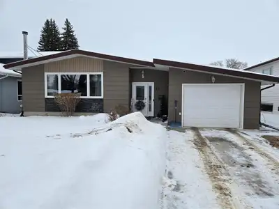 P01//Portage La Prairie/Beautifully maintained family home has plenty to offer in a desirable neighb...
