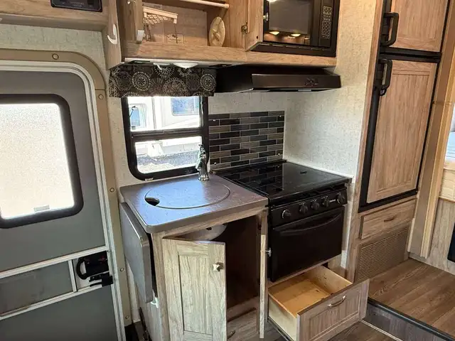 2018 Forest River Sunseeker 2290S Motorisé classe C Sunseeker 22 in RVs & Motorhomes in Lanaudière - Image 9