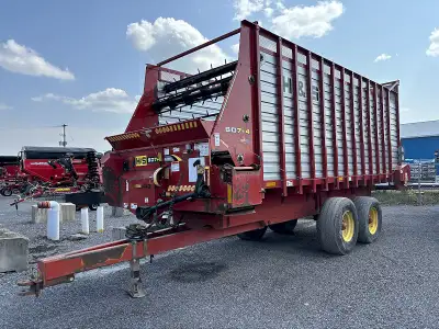2014 H&S SUPER DUTY 7+4 FORAGE BOX STOCK #A110416 22 FOOT BOX 1143 CUBIC FOOT CAPACITY FRONT & REAR...