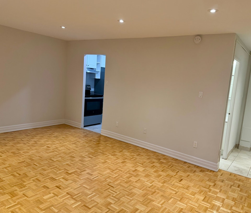 RENOVATED Bachelor with 1 Bath in PRIME ETOBICOKE - Royal York G 2