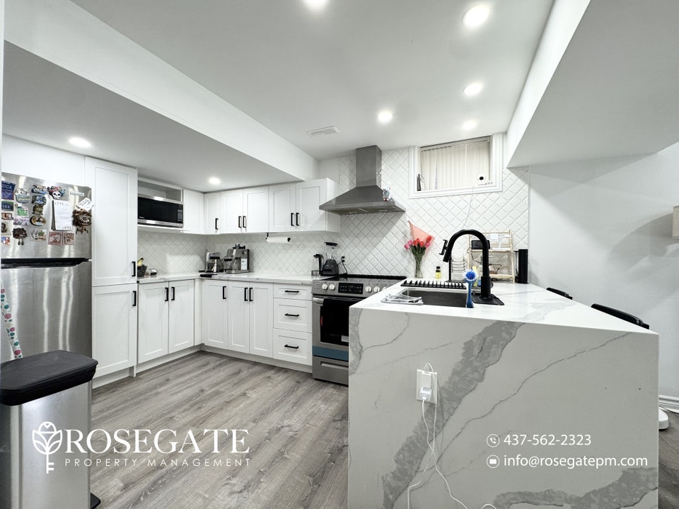 Spacious 1-Bedroom Walkout Basement Apartment with Utilities & I 4