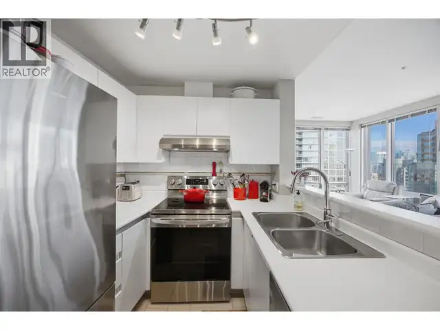 1607 989 NELSON STREET Vancouver, British Columbia in Condos for Sale in Vancouver - Image 9