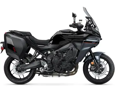 2025 YAMAHA Tracer 9 GT Y-AMT YAMAHA Tracer 9 GT Y-AMT 2025 Présentant une fiche technique qui tranc...