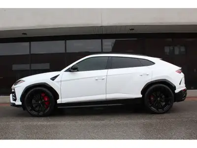 2020 LAMBORGHINI URUS - ''RARE FIND WHITE ON RED LEATHER INTERIOR'' !!! ''ONLY 62,000 KM'' , YES , O...