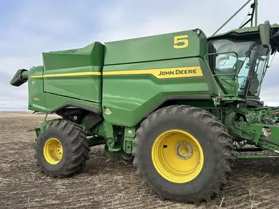 Welcome to Horizon Ag & Turf Location: Horizon Ag & Turf Lloydminster 2025 John Deere S7 900 Combine...
