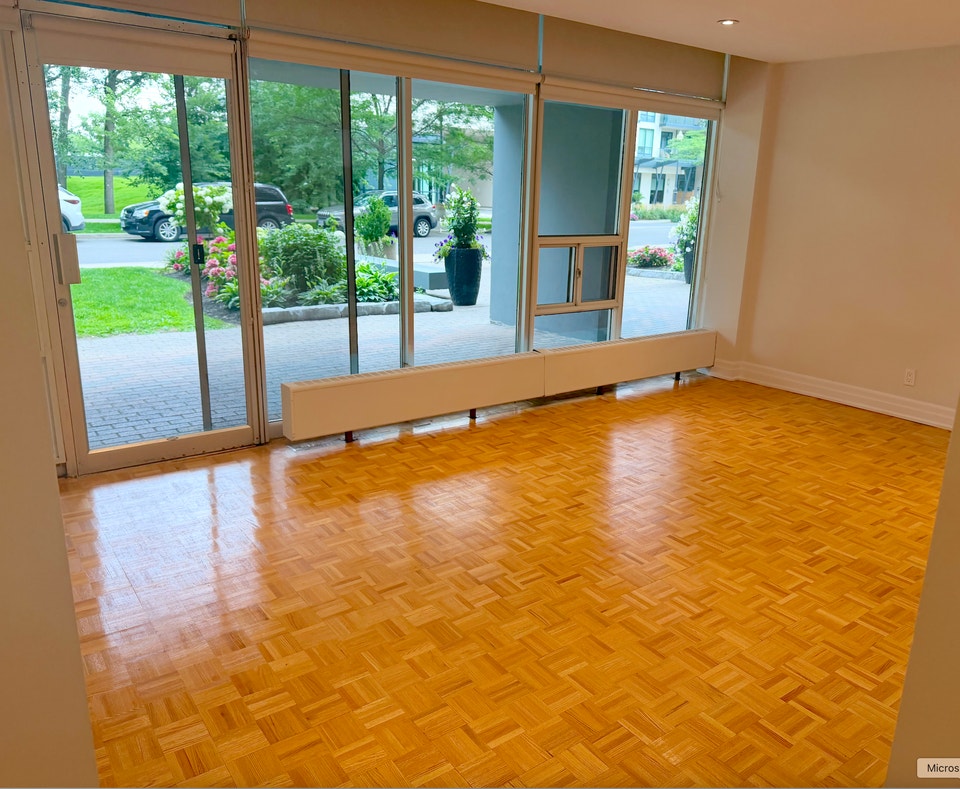 RENOVATED Bachelor with 1 Bath in PRIME ETOBICOKE - Royal York G 5
