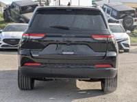 Look at this 2023 Jeep Grand Cherokee Limited. Its Automatic transmission and Regular Unleaded V-6 3... (image 6)