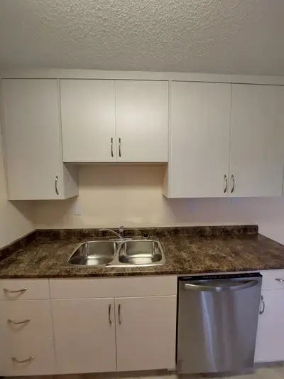 Newcastle Area – 1bdm, 2nd floor, renovated Quiet ocean side building on Stewart Avenue, 1 bdm, 2nd...