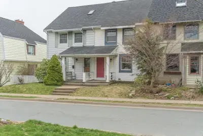 Well maintained townhouse in the historic Hydrostone area in North End Halifax. Walking distance to...