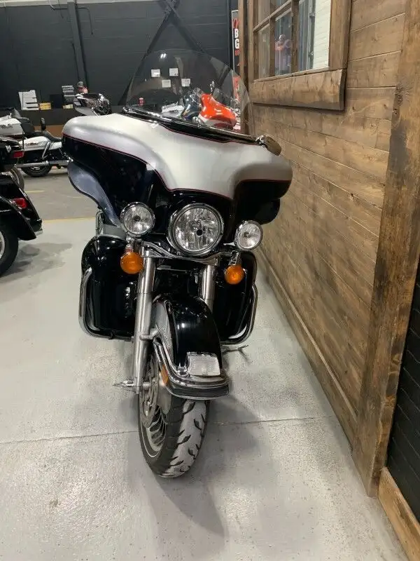 2010 Harley-Davidson Electra Glide Ultra Classic in Street, Cruisers & Choppers in Oshawa / Durham Region - Image 12