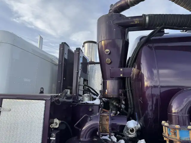 2005 PETERBILT 378 in Heavy Trucks in Saskatoon - Image 38