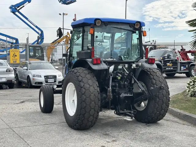 2009 New Holland T4020 Utility Tractor in Heavy Trucks in Delta/Surrey/Langley - Image 9