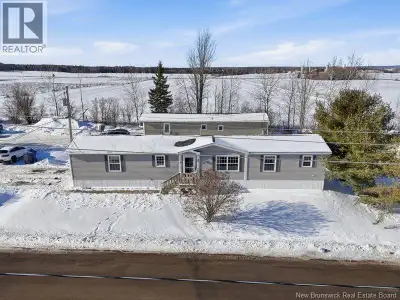 FIRST MONTH LOT FEE *FREE* Welcome to 15 River East Dr. This AFFORDABLE 3-bedroom, 2-bath mini-home...