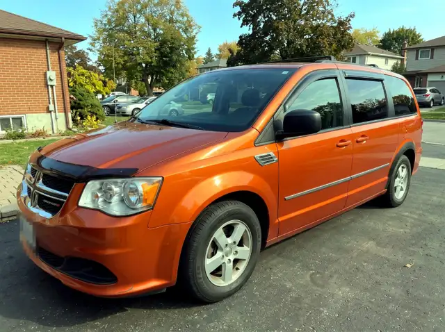 2011 Dodge Grand Caravan Crew – 160,000 km – Mango Tango Pearl