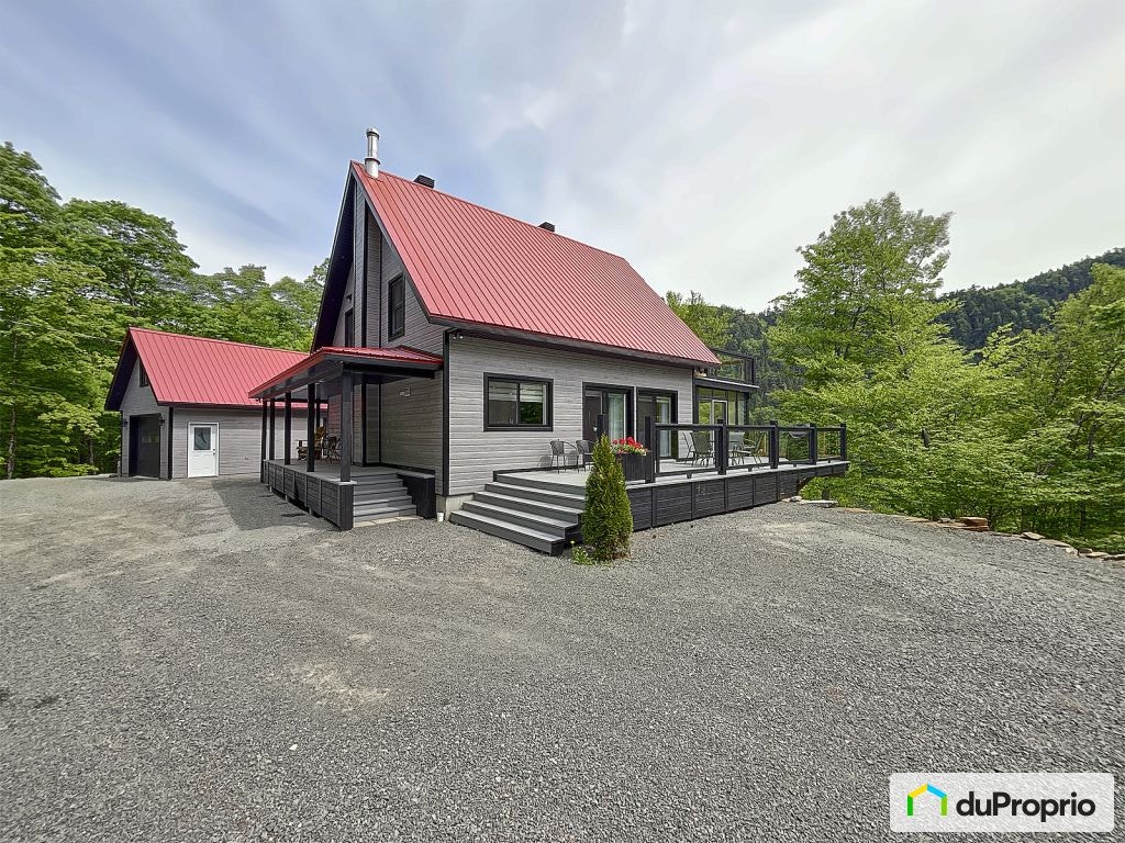 $680,000 - 1 1/2 Storey for sale in Lac-Aux-Sables — photo 1