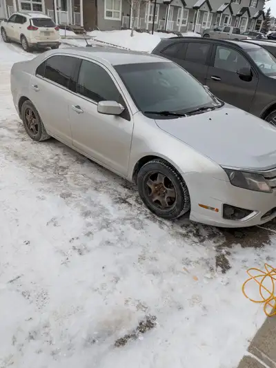 2012 Ford Fusion Mechanically great Brand new All weathered Tires just installed 1200$ value SERIOUS...